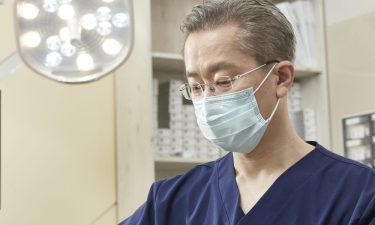 임플란트에 금니를 쓰지 않는 이유, 지르코니아 보철 | 김시석 원장