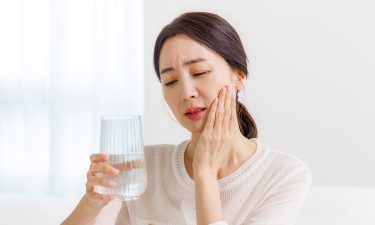 찬물 마실 때 찌릿거리는 치아통증, 어디가 문제일까? | 김서령 원장